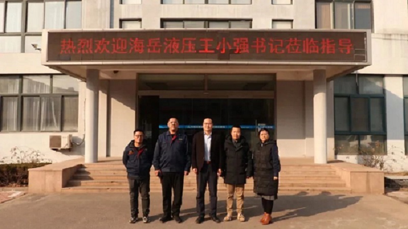 2月16日下午，上海海岳液壓機(jī)電工程有限公司黨委書(shū)記王小強(qiáng)一行至力克川液壓參觀交流。.jpg